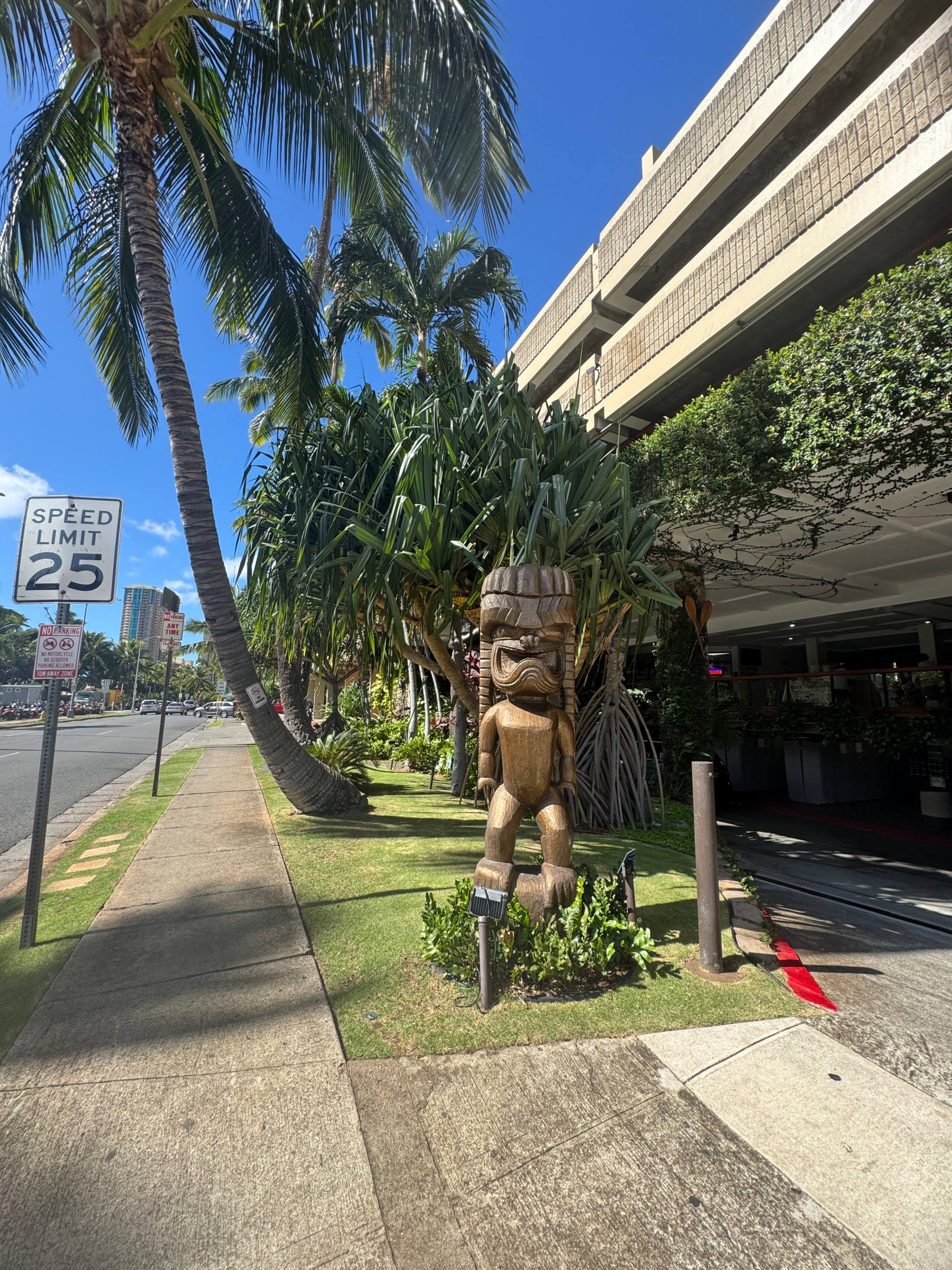 Condo in Honolulu · ★5.0 · 1 bedroom · 2 beds · 1 private bath - Image 47