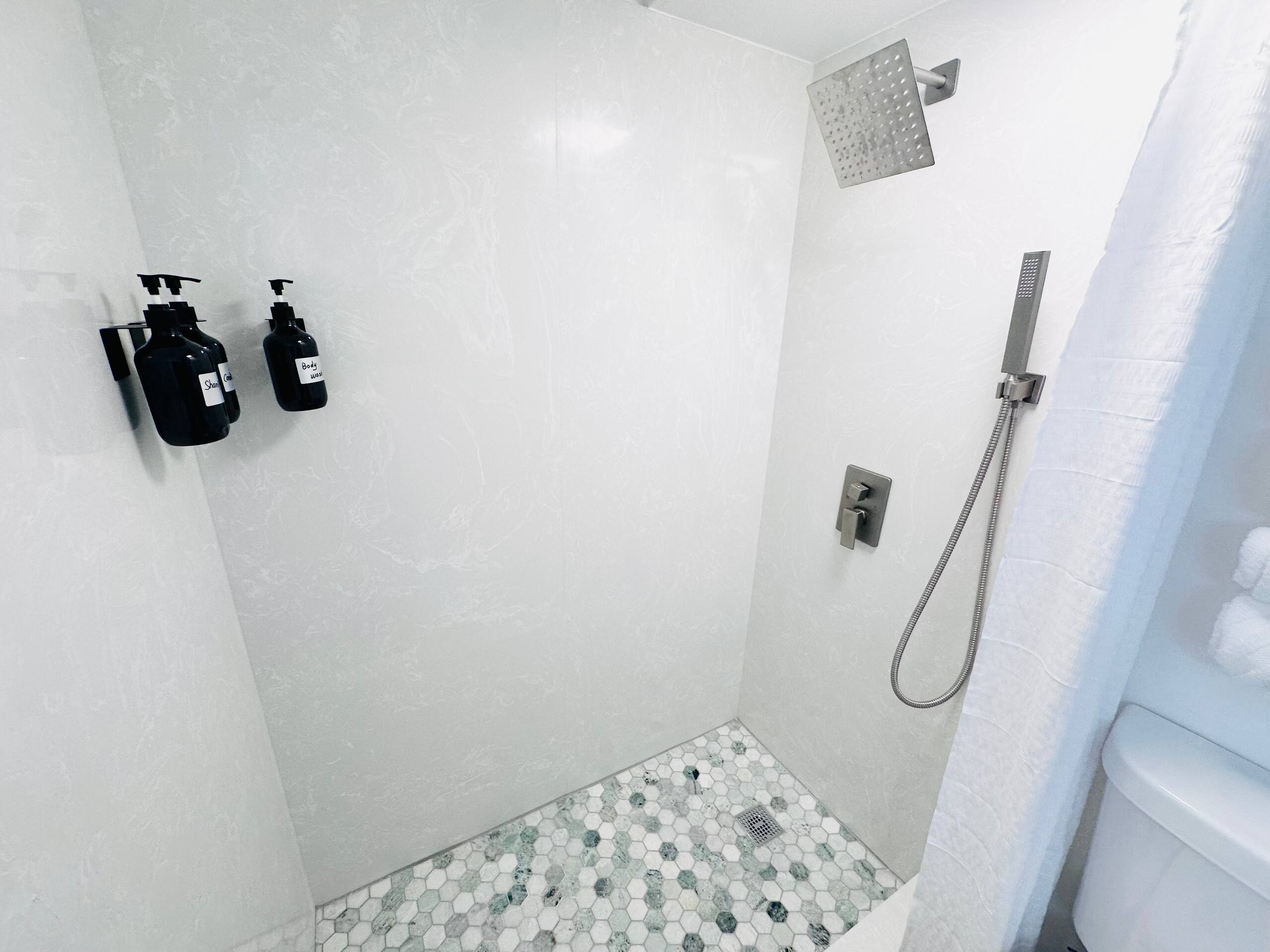 Condo in Honolulu · ★5.0 · 1 bedroom · 2 beds · 1 private bath - Image 28