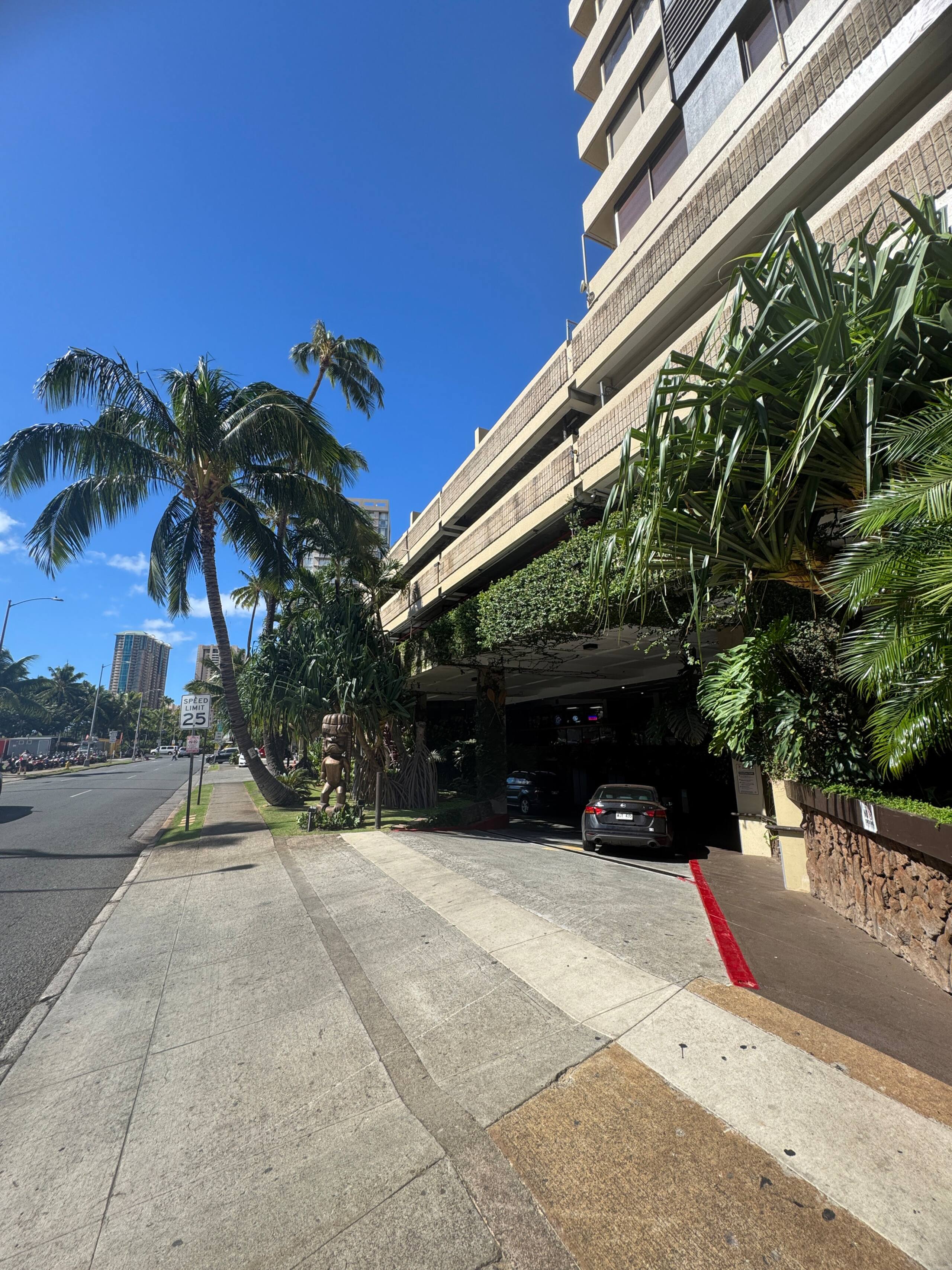 Condo in Honolulu · ★5.0 · 1 bedroom · 2 beds · 1 private bath - Image 39