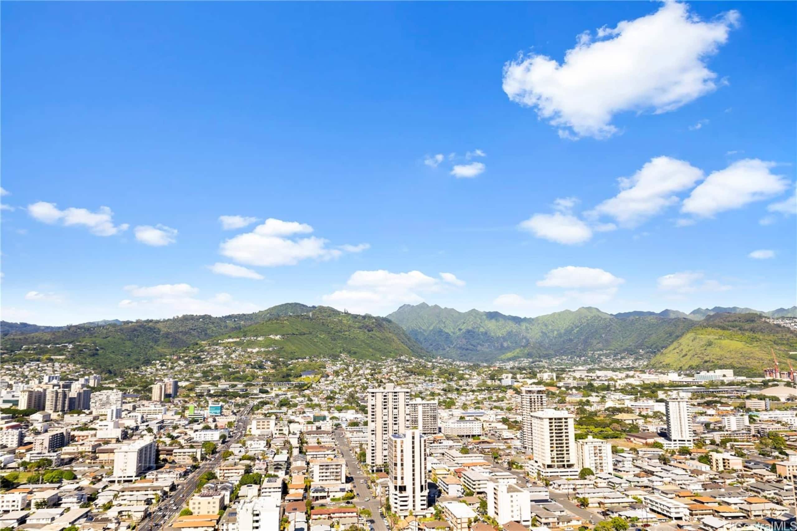 Condo in Honolulu · ★5.0 · 1 bedroom · 2 beds · 1 private bath - Image 53