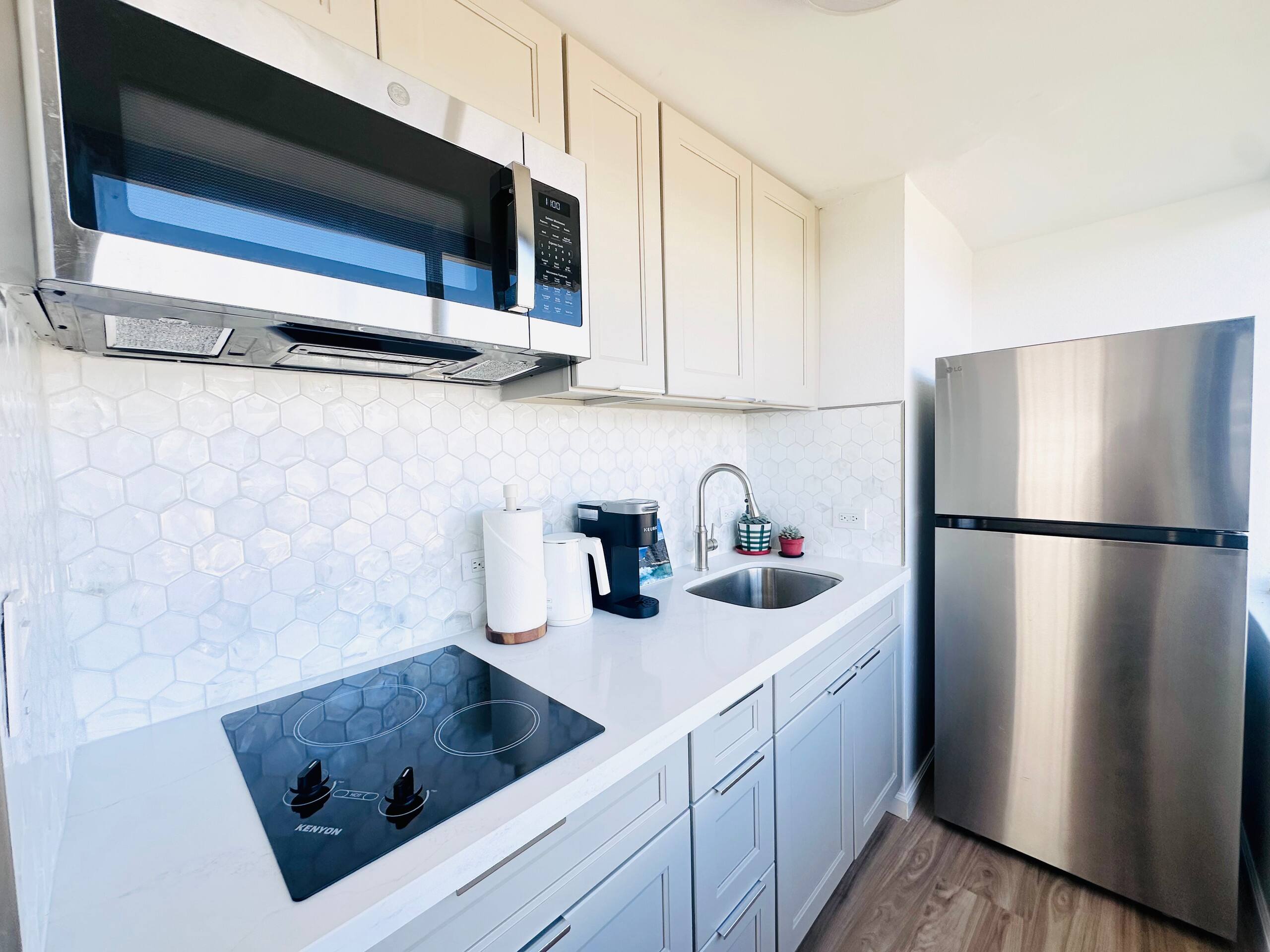 Condo in Honolulu · ★5.0 · 1 bedroom · 2 beds · 1 private bath - Image 7