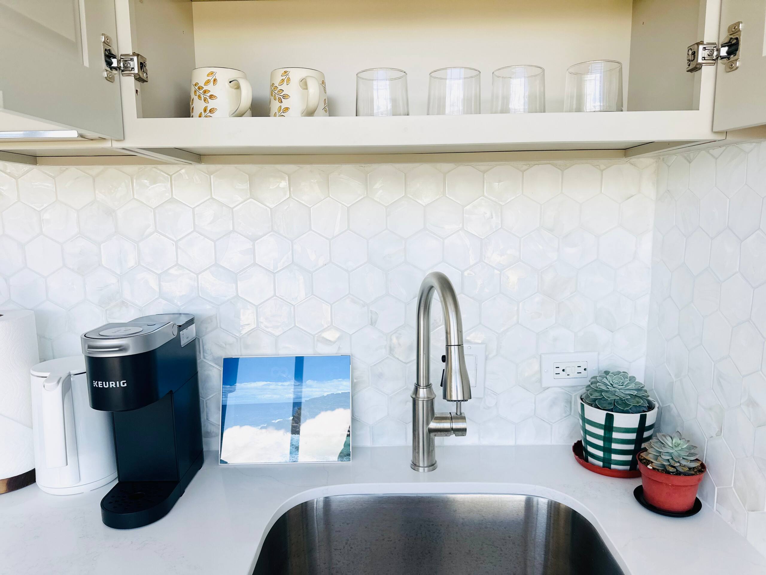 Condo in Honolulu · ★5.0 · 1 bedroom · 2 beds · 1 private bath - Image 5