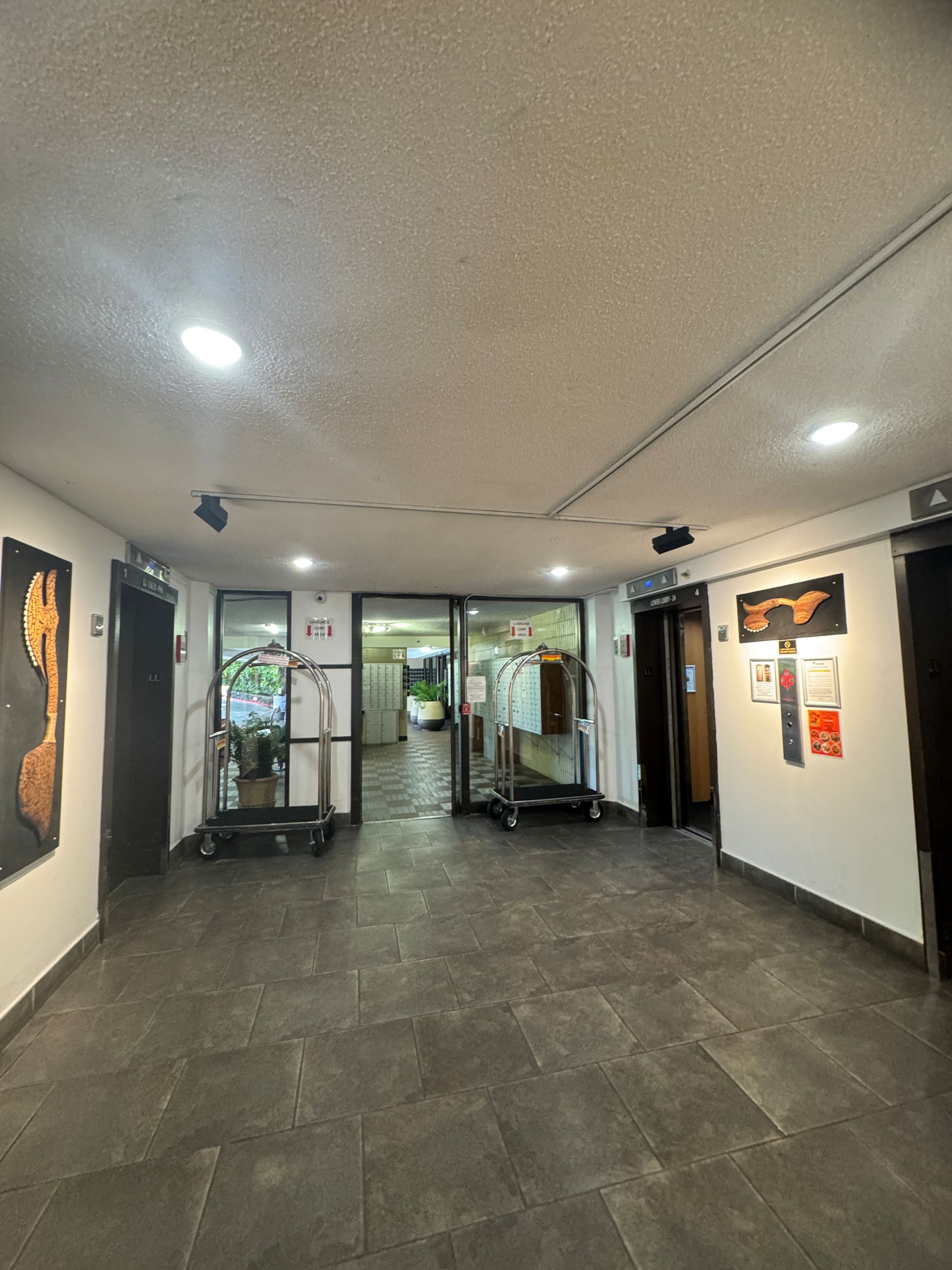 Condo in Honolulu · ★5.0 · 1 bedroom · 2 beds · 1 private bath - Image 44