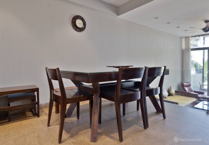 Dining area image 1