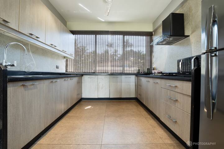 Full kitchen image 1
