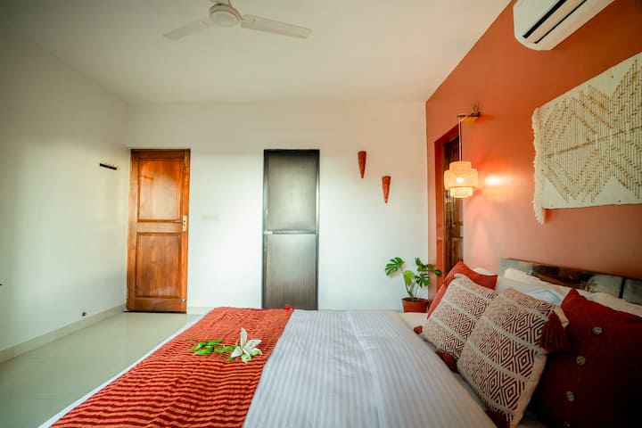Bedroom 1 image 3