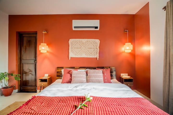 Bedroom 1 image 4