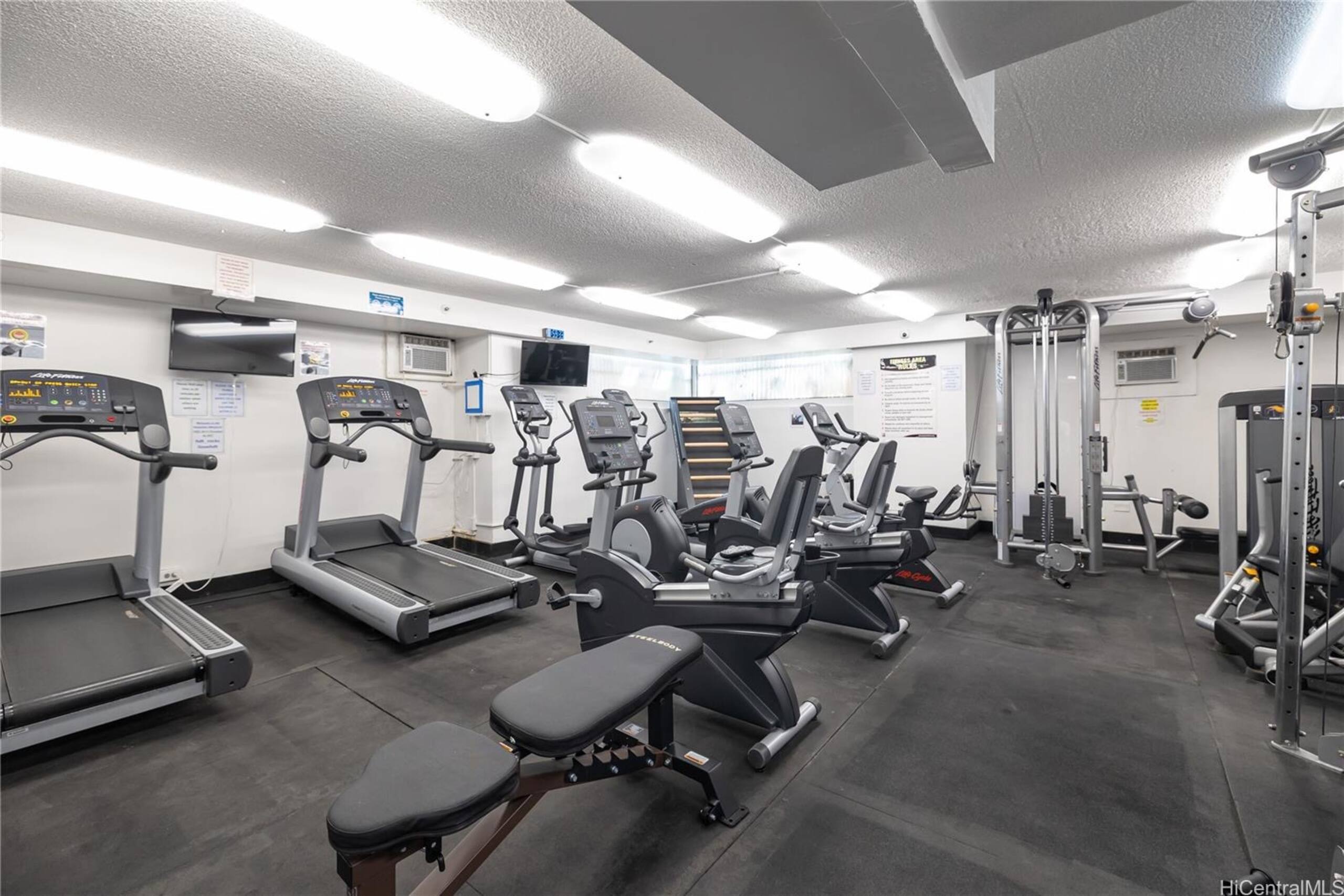 Condo in Honolulu · ★4.95 · 1 bedroom · 1 bed · 1 private bath - Image 28