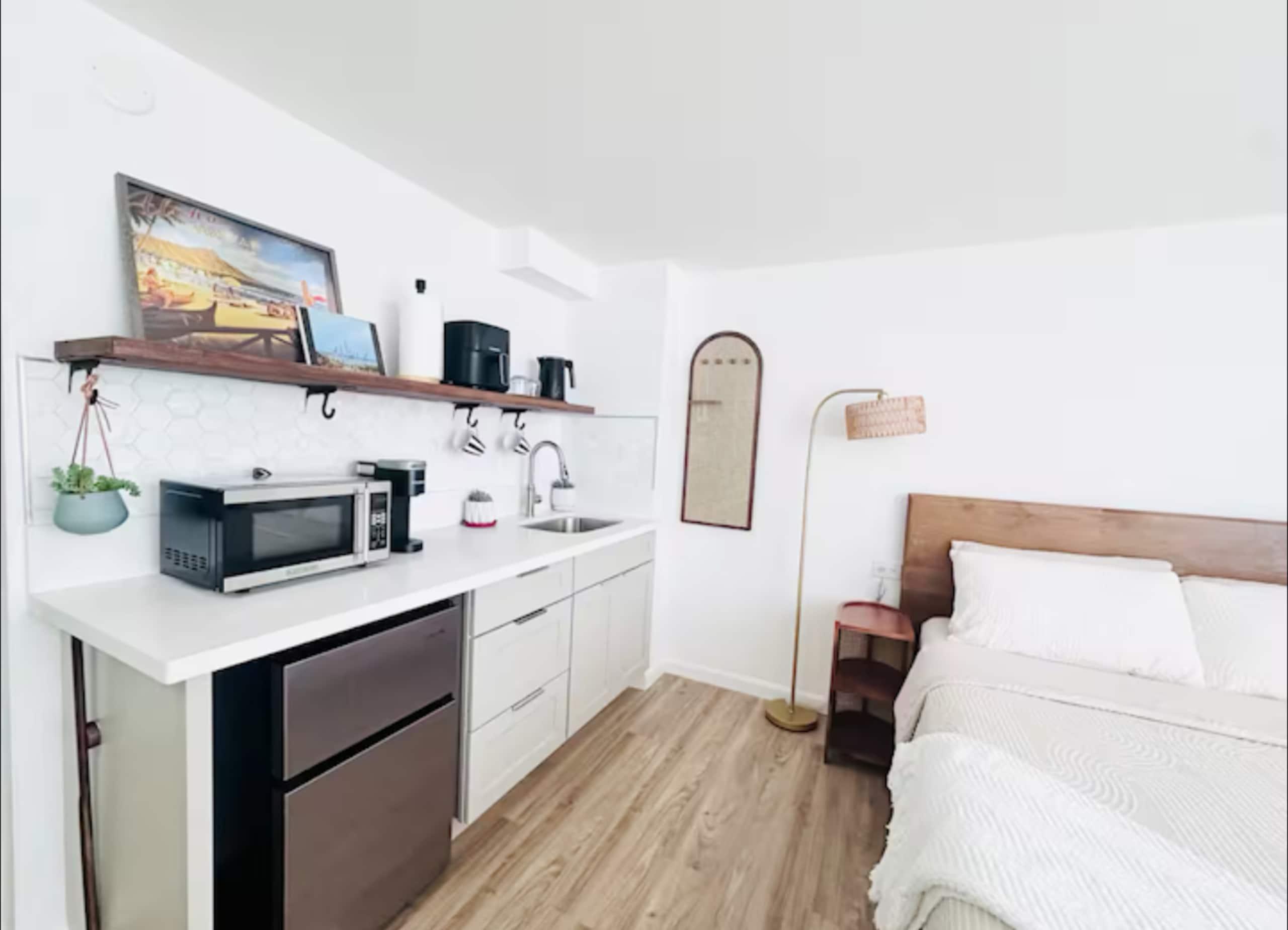 Condo in Honolulu · ★4.95 · 1 bedroom · 1 bed · 1 private bath - Image 12