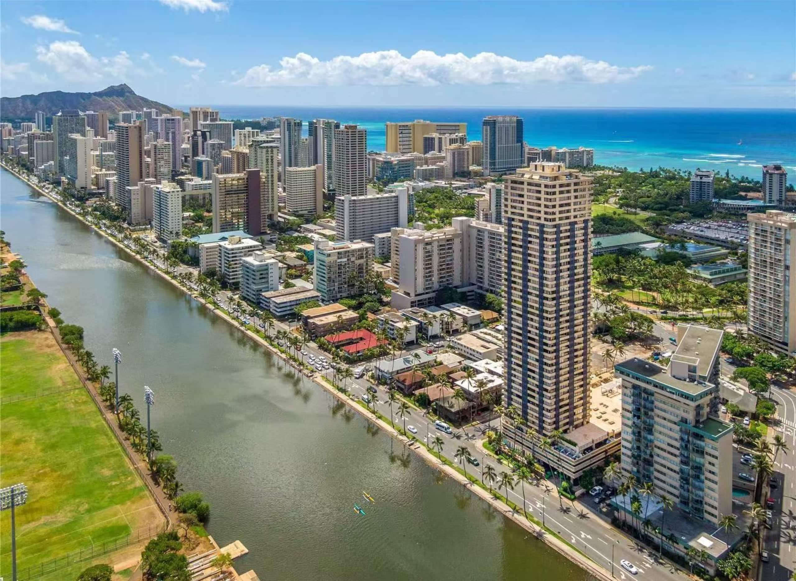 Condo in Honolulu · ★4.95 · 1 bedroom · 1 bed · 1 private bath - Image 24