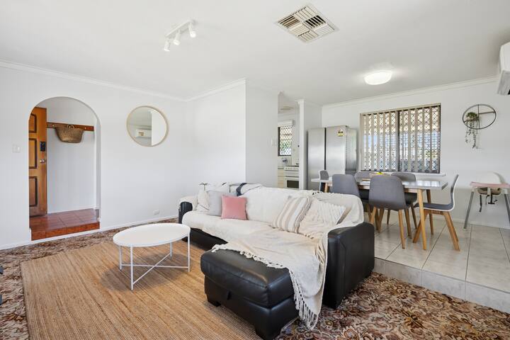 Mandurah Central - Entire 3bdm Home & Parking - Mandurah