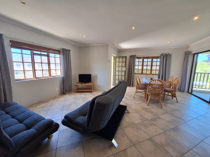 High Tide Coastal Apartment - Port Alfred