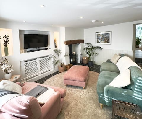 Successful Airbnb property: Carin Cottage, Charming Cottage in Appledore in Torridge