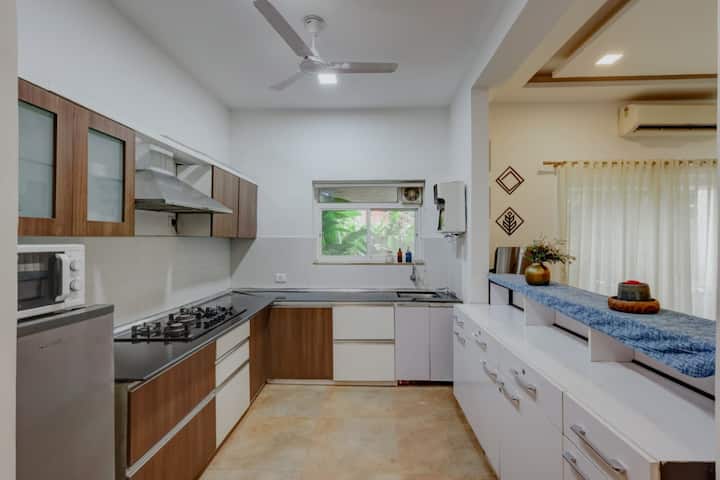 Full kitchen image 2