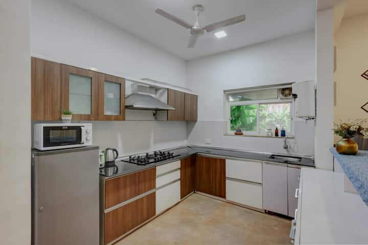 Full kitchen image 1