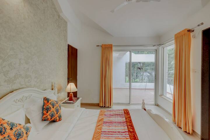 Bedroom 1 image 2