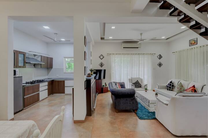 Living room image 2