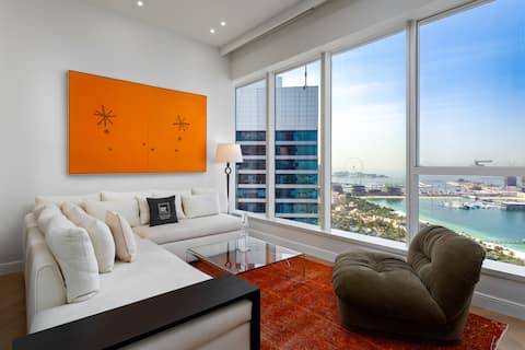 Top Airbnb: High-Floor Haven w/ Open Sea Views on Palm Entry in Al Sufouh Second