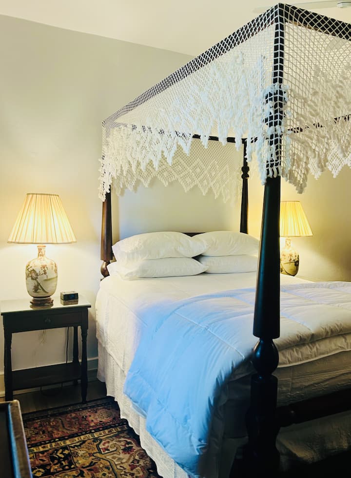 210 - Washington Queen Canopy - Lewisburg, WV