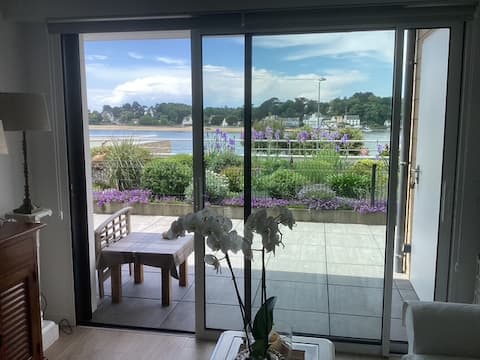Top Airbnb: Luxurious, high-end 2-bedroom apartment with 180-degree sea view, Guidel Beaches à Guidel