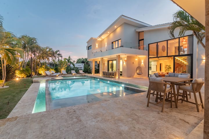 Buganvilla Mansion: 2 Villas, Pools, Gym, & Staff - Punta Cana