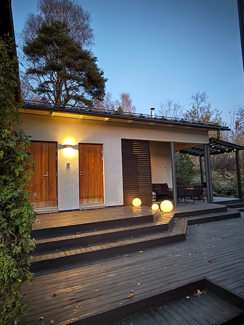 Separate guest house with its own kitchen and sauna