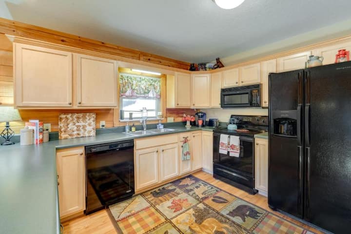 Creekside Cabin With Hot Tub And Fire Pit - Waynesville, NC