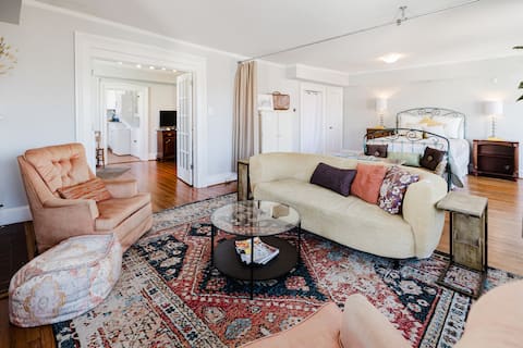 Top performing Airbnb: Downtown-Studio Sky, Penthouse Apartment! in Washington Dc Suburbs