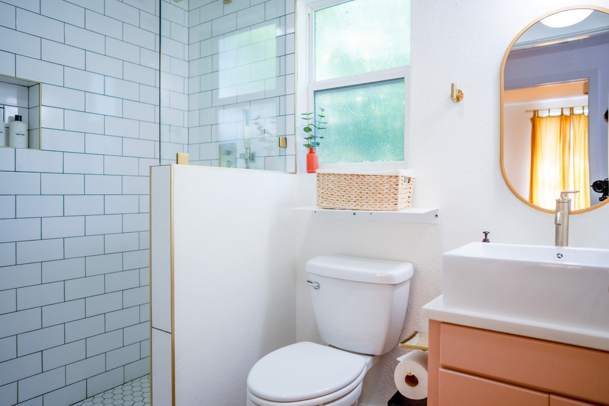 Walk to Downtown | 3BR Artsy Foodie Haven