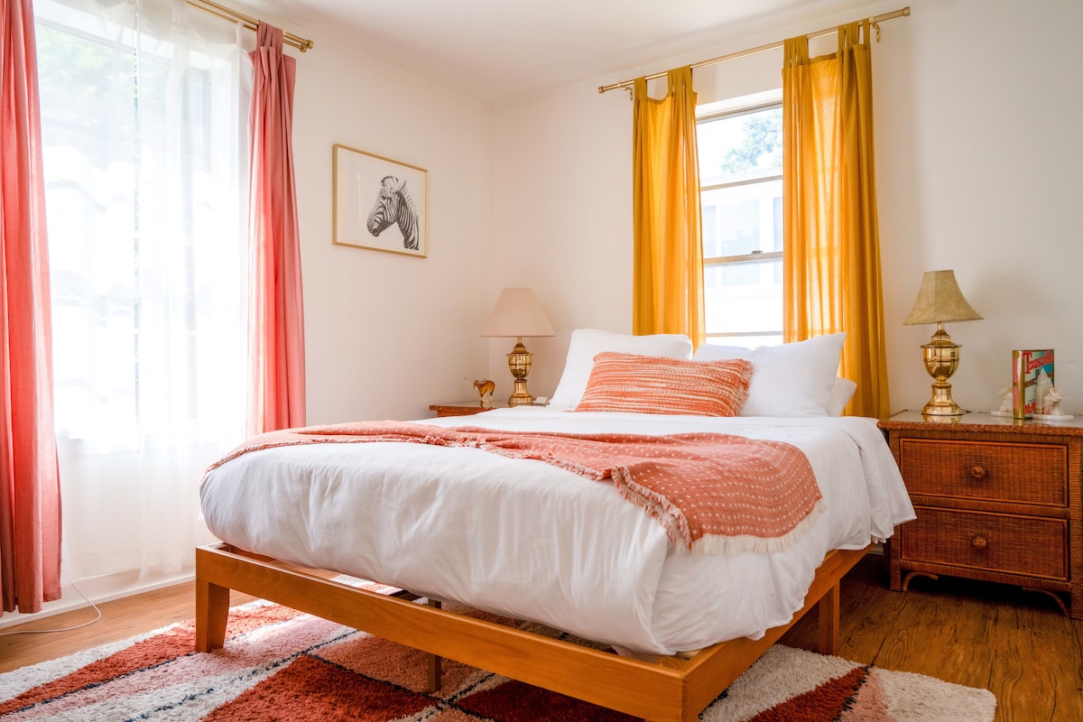 Walk to Downtown | 3BR Artsy Foodie Haven