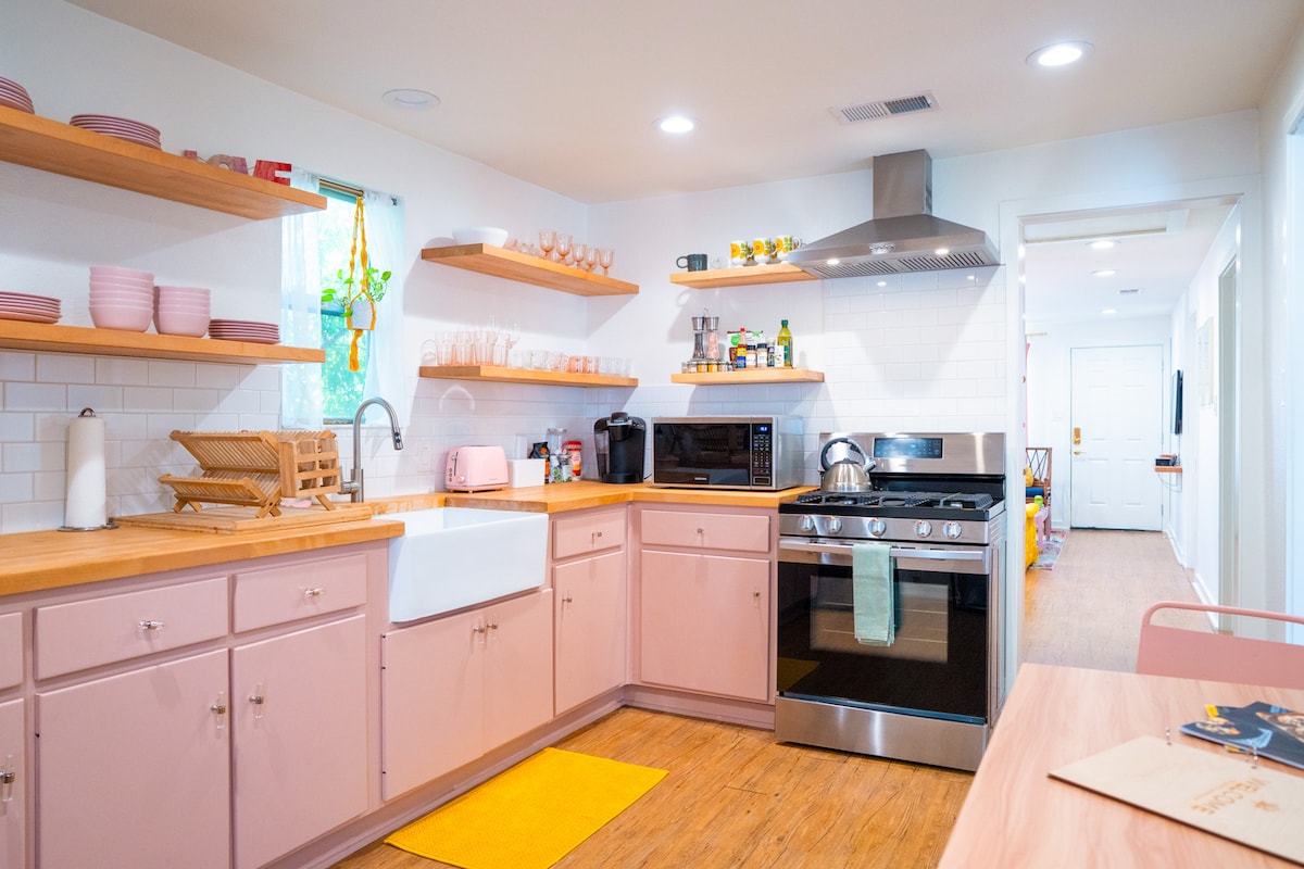 Walk to Downtown | 3BR Artsy Foodie Haven