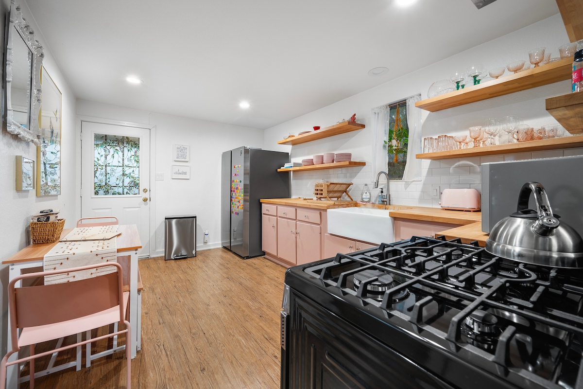 Walk to Downtown | 3BR Artsy Foodie Haven