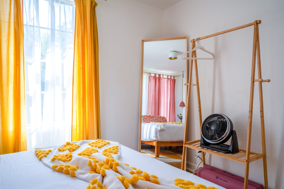 Walk to Downtown | 3BR Artsy Foodie Haven
