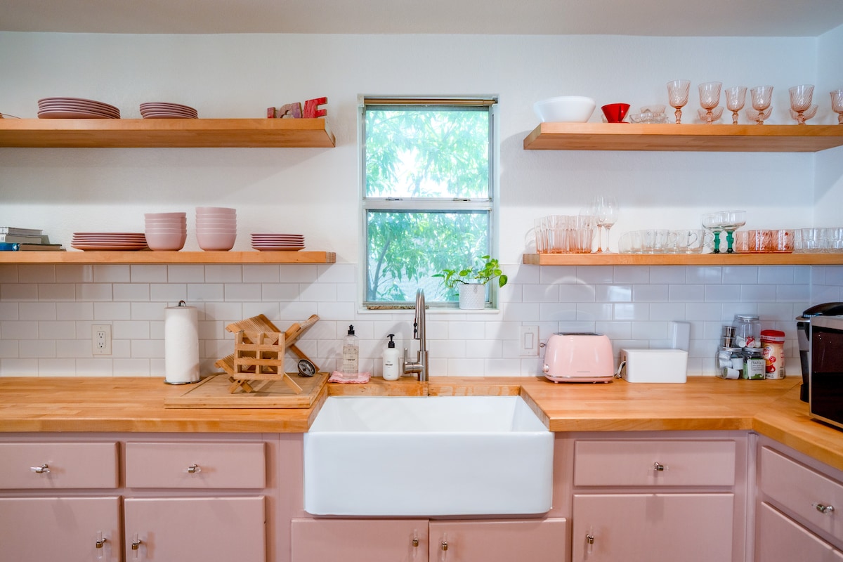 Walk to Downtown | 3BR Artsy Foodie Haven