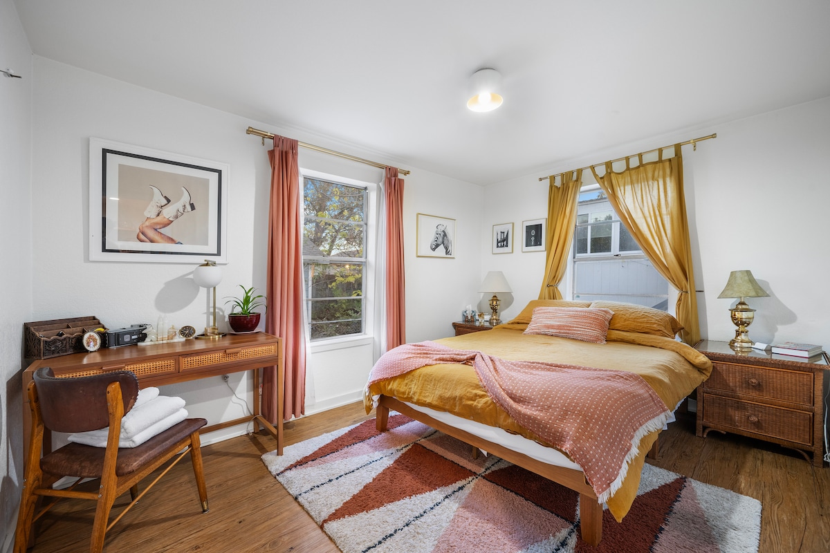 Walk to Downtown | 3BR Artsy Foodie Haven