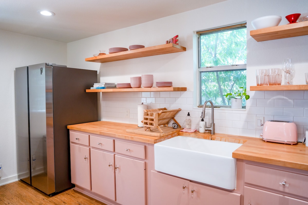Walk to Downtown | 3BR Artsy Foodie Haven
