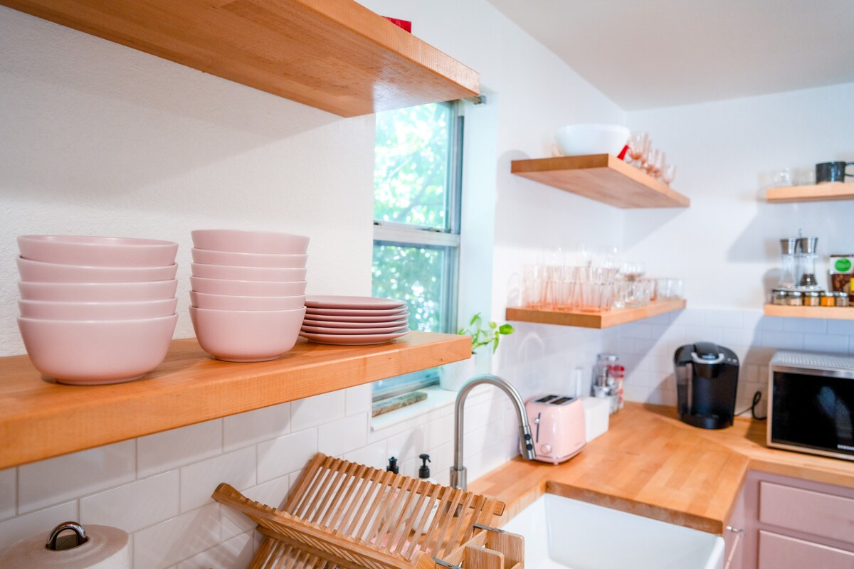 Walk to Downtown | 3BR Artsy Foodie Haven