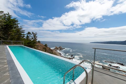 Spacious house with ocean views, Jacuzzi, and swimming pool