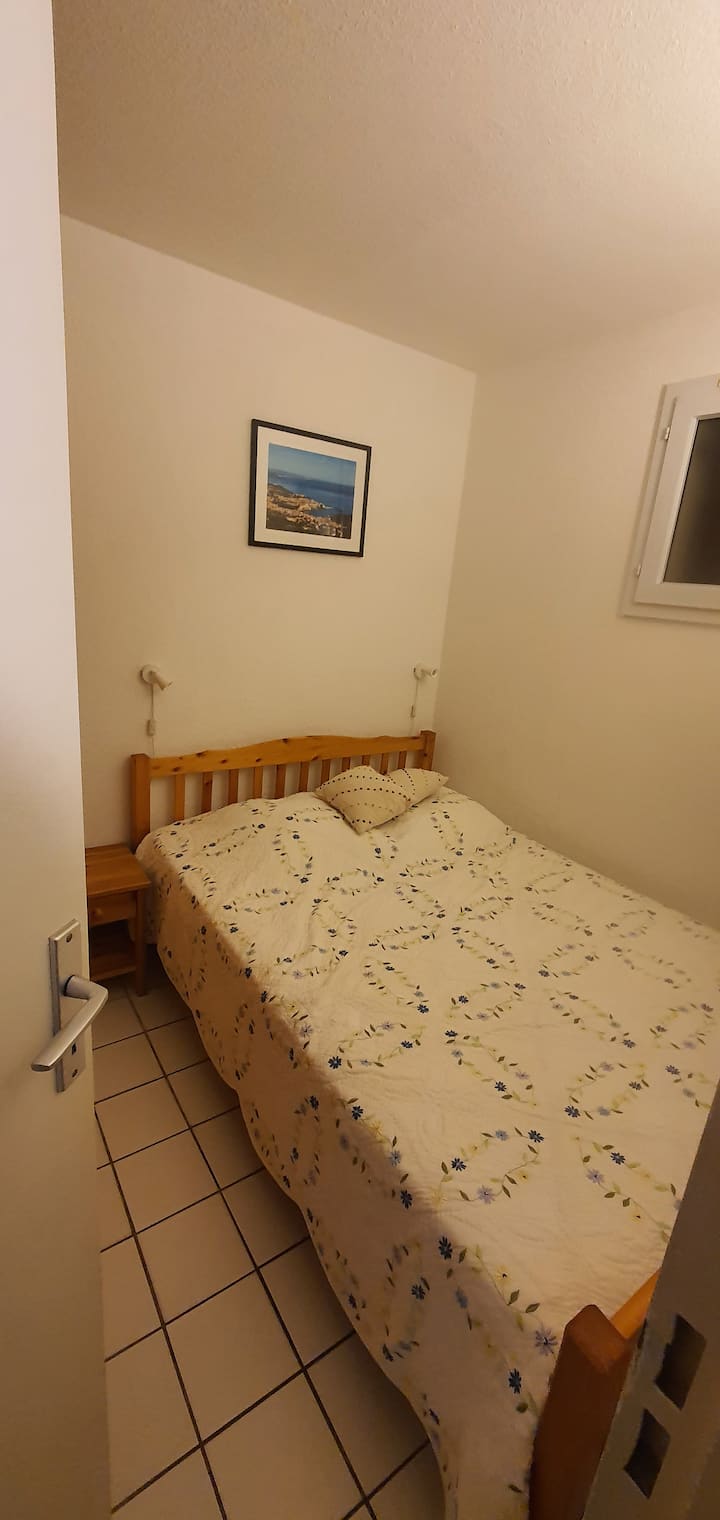 Dhoma gjumi 2 me krevat 140 cm.