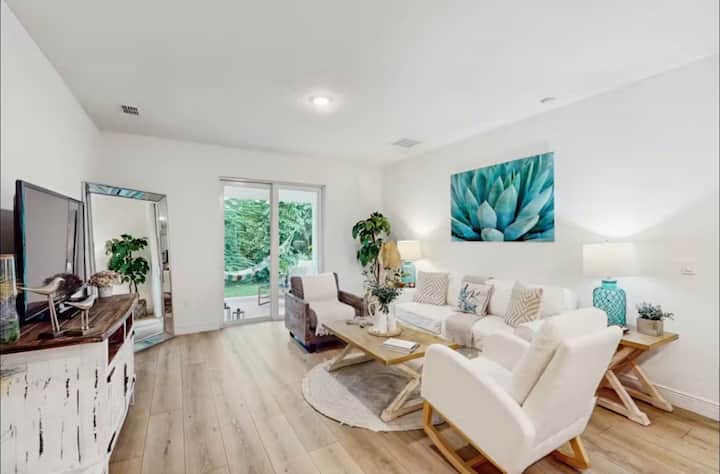 ~ Boaters Retreat ~ Newly Built 3 Car Garage Home - Sebastián, FL