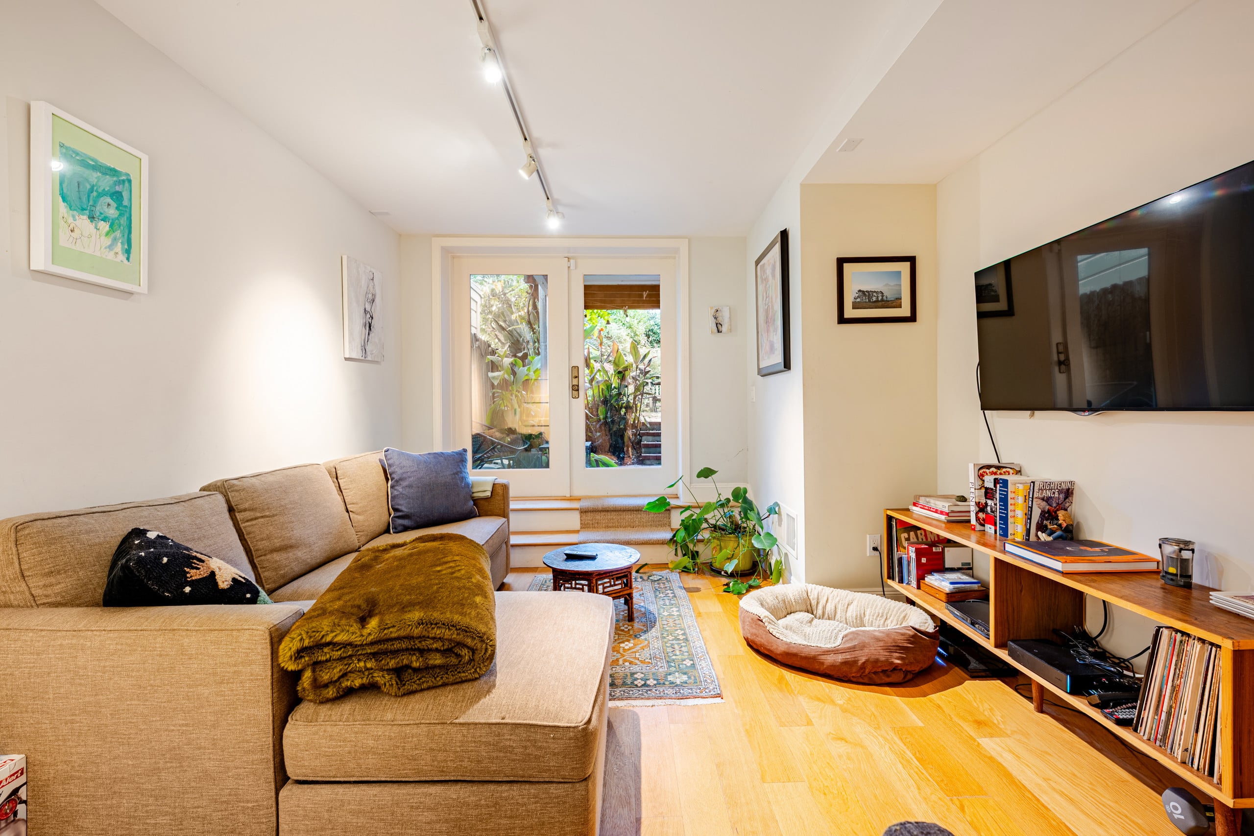 Home in San Francisco · ★4.0 · 3 bedrooms · 3 beds · 2 baths - Image 9