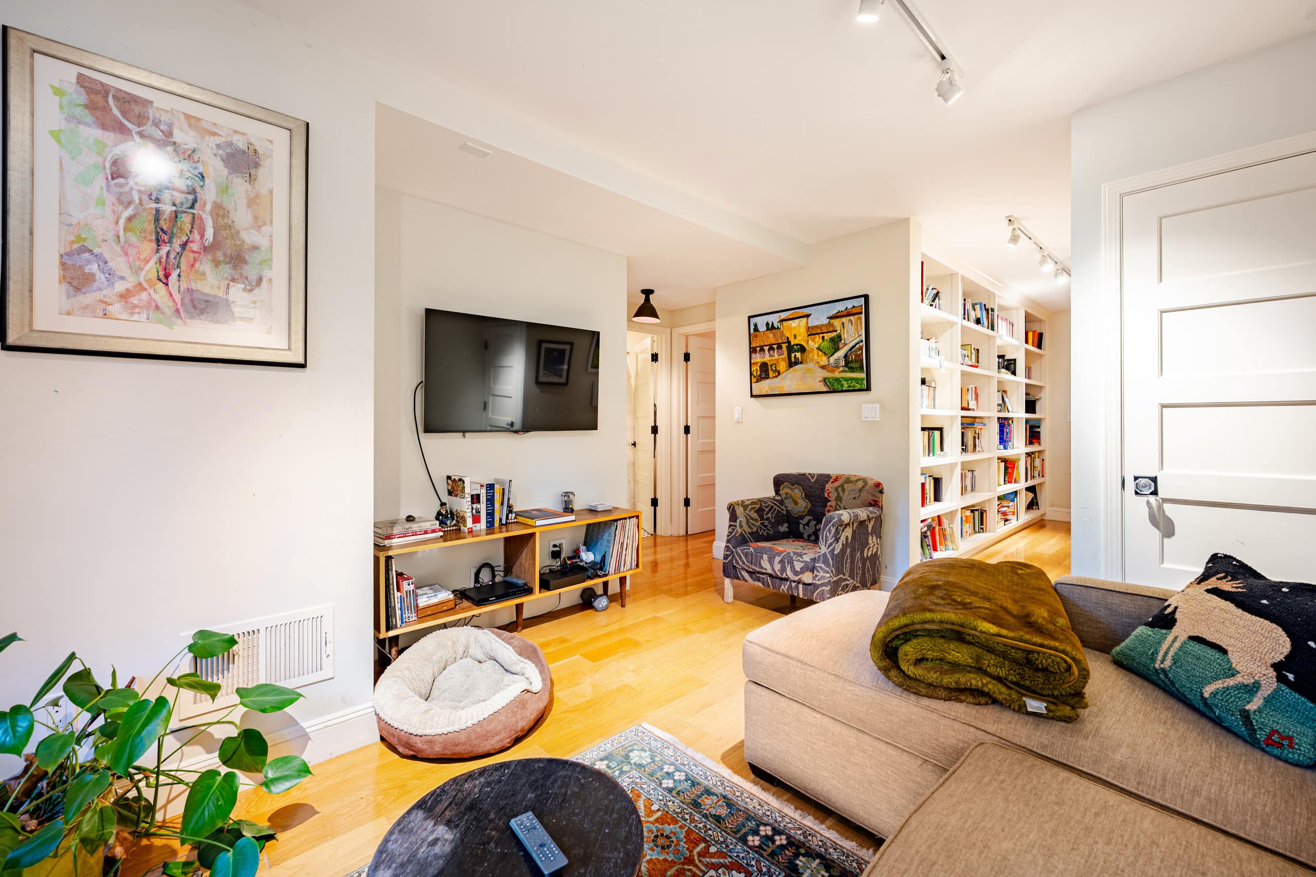 Home in San Francisco · ★4.0 · 3 bedrooms · 3 beds · 2 baths - Image 11
