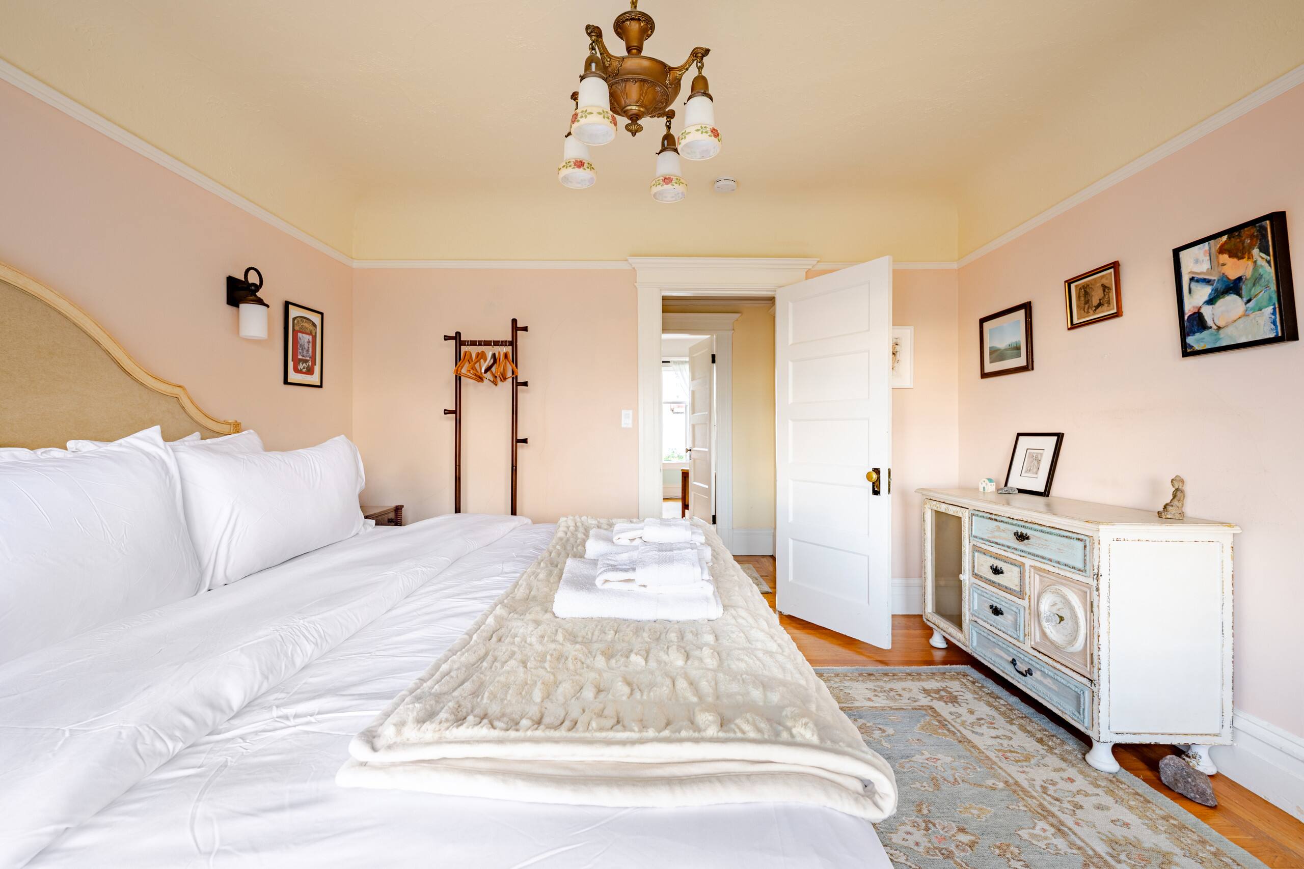 Home in San Francisco · ★4.0 · 3 bedrooms · 3 beds · 2 baths - Image 24