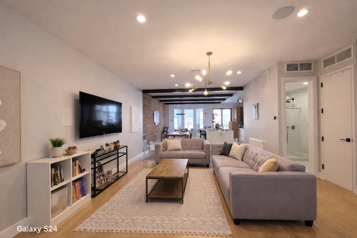 Spacious 4br Duplex W Backyard 2 Living Rooms - ニューヨーク