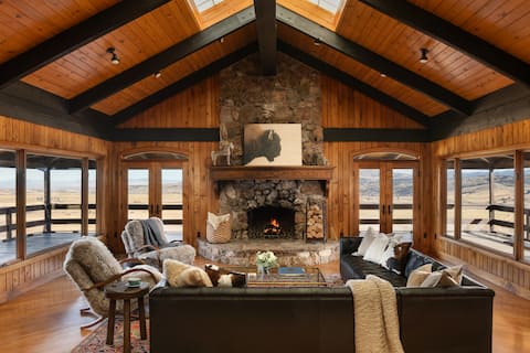 Luxury lodge on private ranch - 15 min to Bozeman