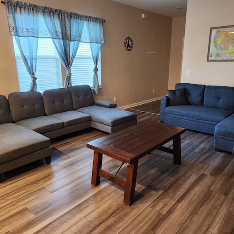 Popular Airbnb listing: Modern 3BR/2BA close to attractions. in I 10 East Corridor