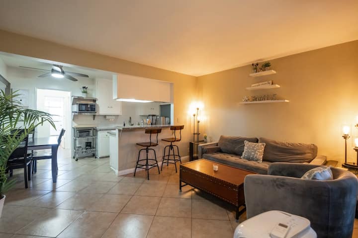 Fabulous 1 Bedroom Fully Furnished Apt - Long Beach, CA
