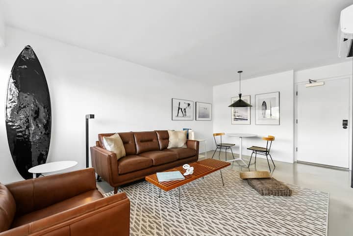 Chic + Parking +Pool + Sleeps Up To 10 Guests! - Honolulu