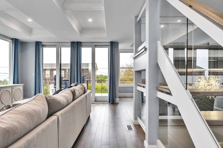 Modern Coastal Luxury Steps From Seawall - Narragansett, RI