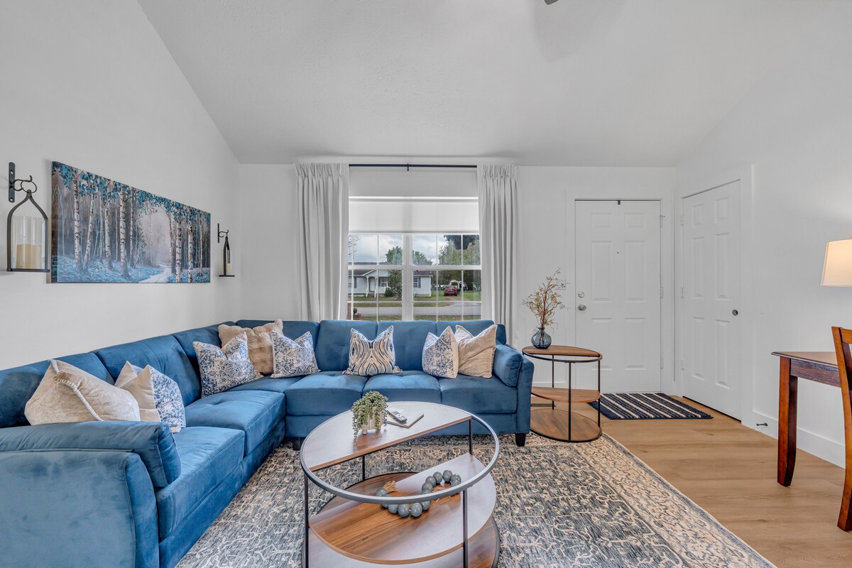 Successful Airbnb property: Peaceful, King bed, large TV, fresh, and welcoming in Murfreesboro